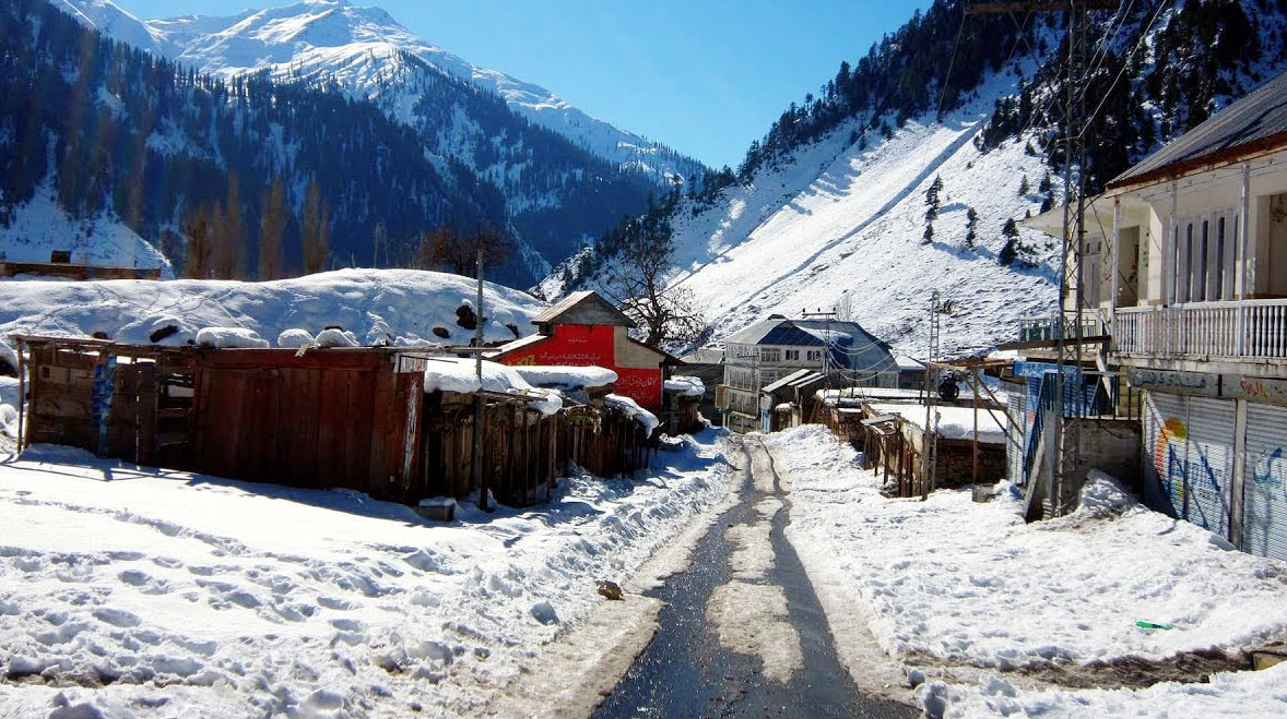 کاغان ناران میں برف باری کا سلسلہ جاری