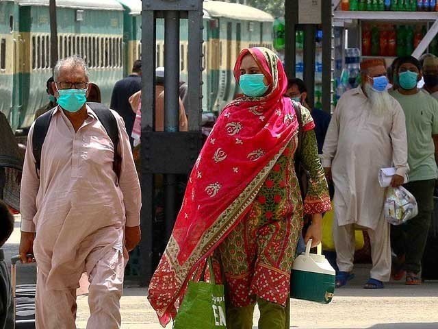 پاکستان میں فعال کیسز کی تعداد گھٹ کر 50 ہزار کی سطح پر آگئی