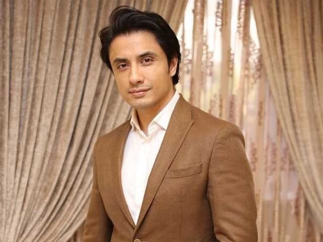 علی ظفر کی جانب سے سازندوں کی مالی مدد، 250 خاندانوں میں عیدی تقسیم