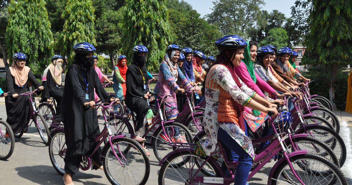 مذھبی جماعتوں کی مخالفت/خواتین سائیکل ریلی ملتوی