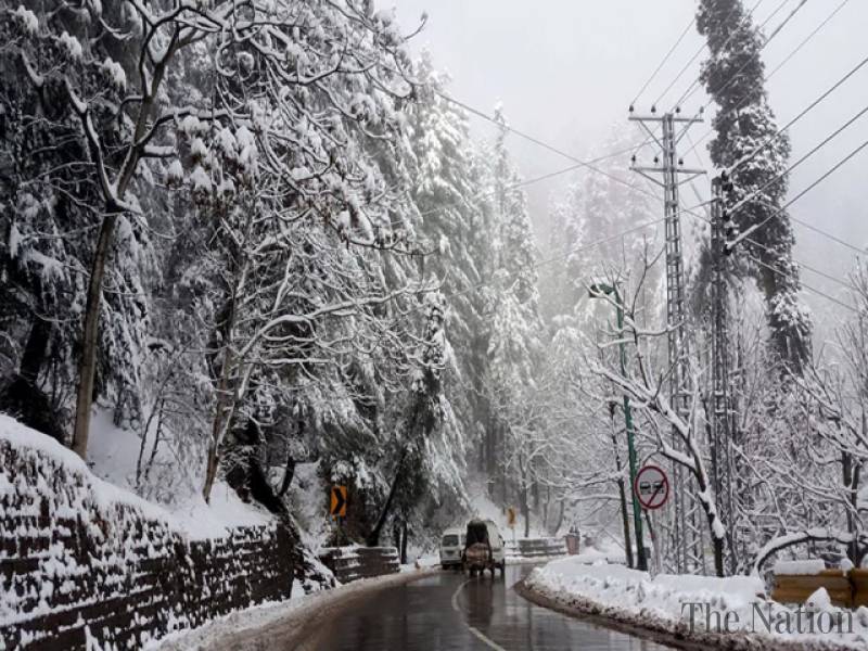 بالائی علاقے شدید سردی کے لپیٹ میں /برف باری نے سفید چادراوڑلی